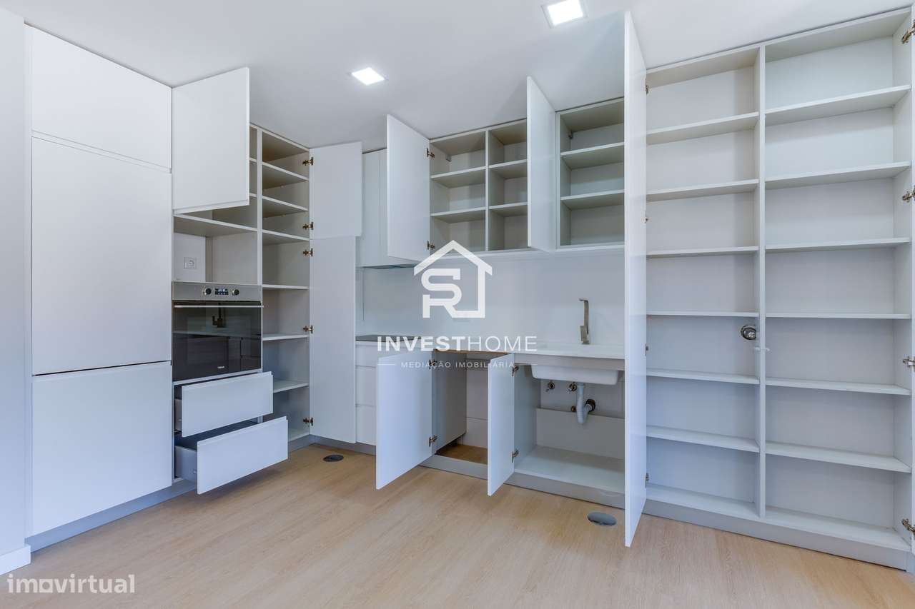 Apartamento T2+1 | Renovado | Boas Áreas | Varanda | 2 Lugares Garagem-12