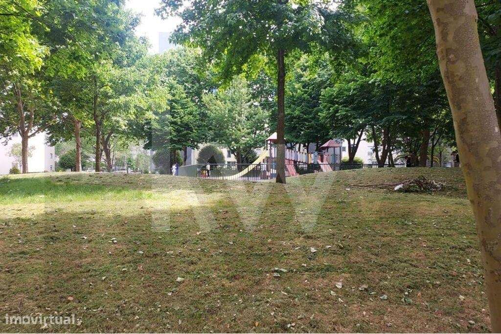 T1 Prelada, junto à estação do metro de Ramalde e rede de Autocarro - Grande imagem: 2/30