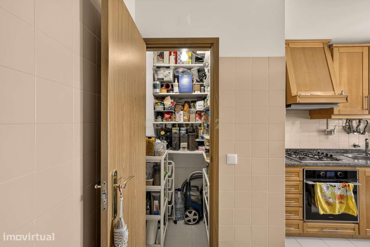 Apartamento T3 com parqueamento privativo (Monte da Caparica)-10