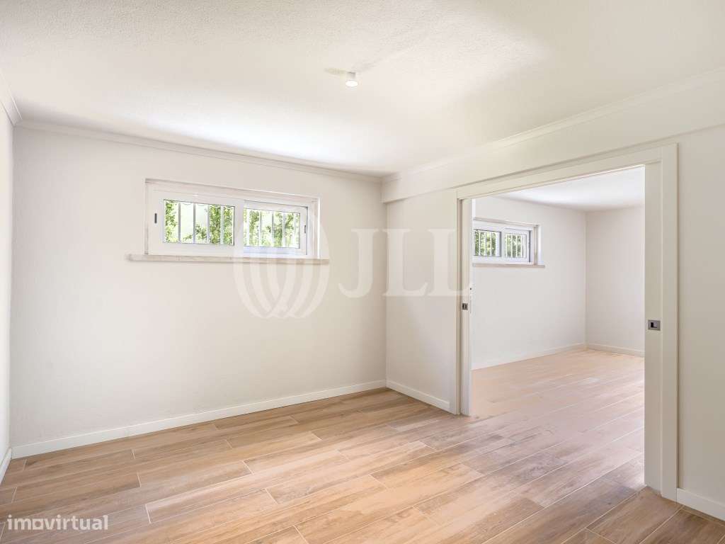 Moradia T5+2 com piscina no Estoril-20