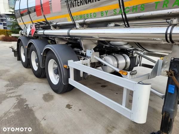 Kassbohrer STB / 30.000L / BPW / ALUFELGI / ADR / PODNOSZONA OŚ - 3