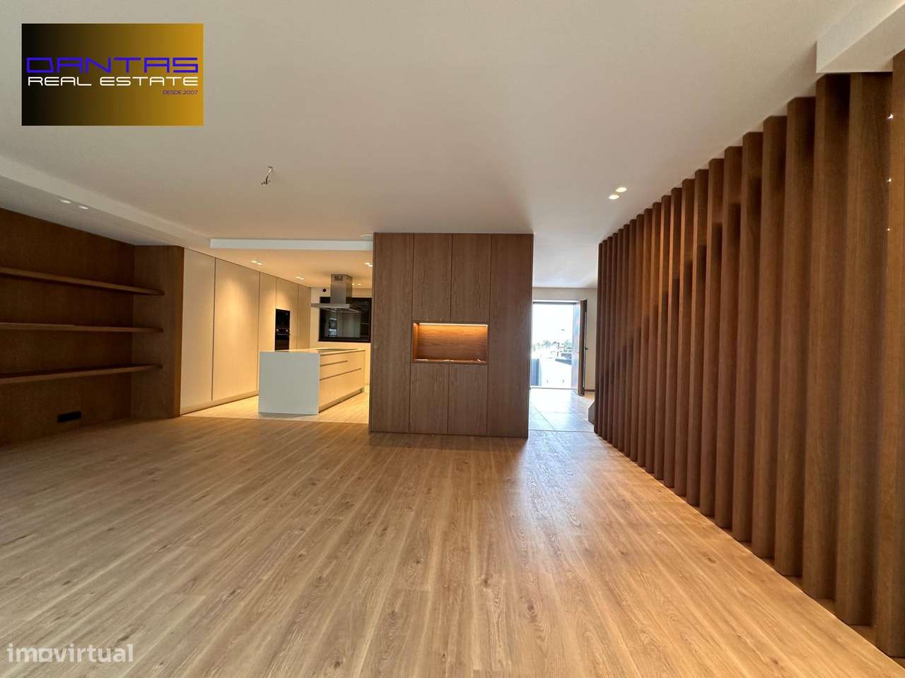 Gaveto T4 já com a estrutura concluída, lote 400m2-42