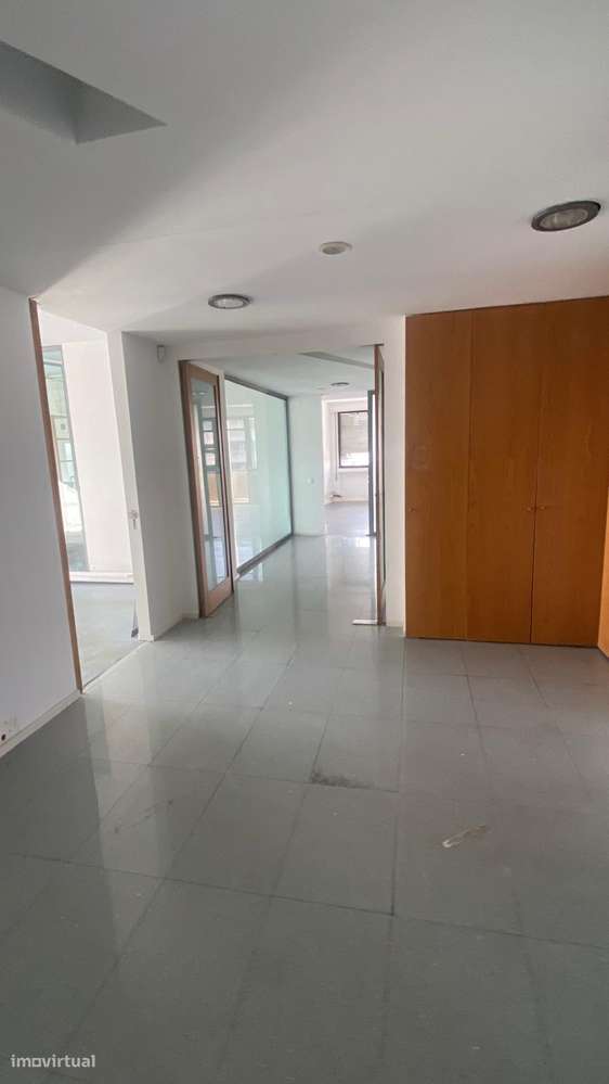 Escritório de 447m², com privilegiada vista, no Centro do Porto-10
