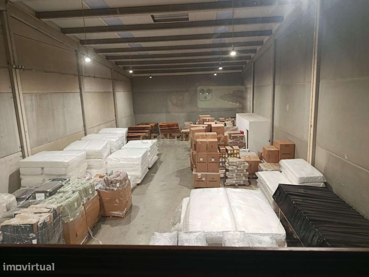 Descrição de Pavilhão Comercial à Venda no Centro Empresarial de Pared - Grande imagem: 5/17