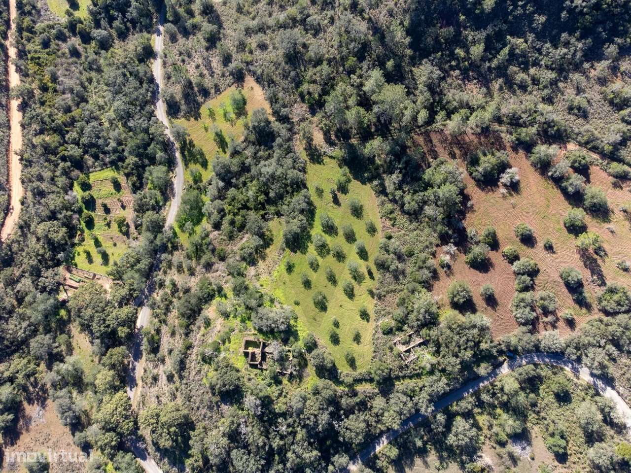 Terreno com área total de 1257m2 com 2 Ruínas – Querença - Loulé - Grande imagem: 4/19