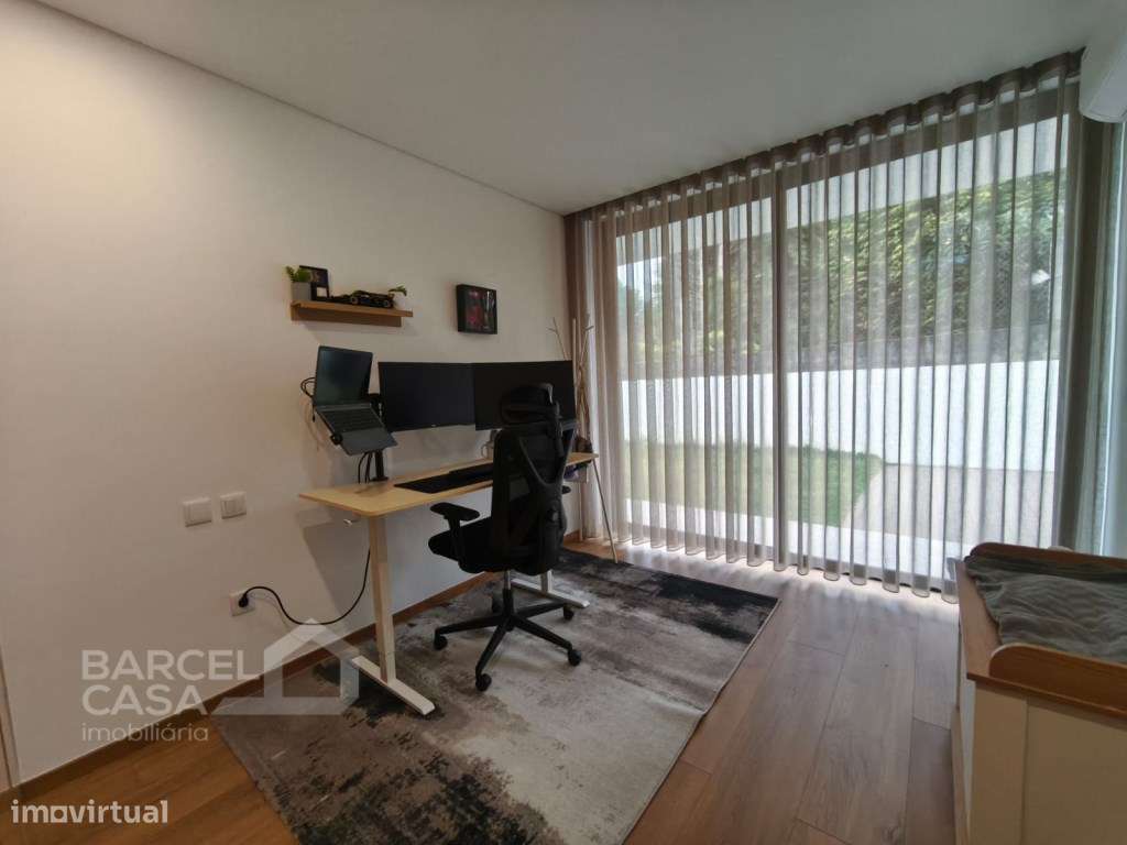 Oportunidade Única: Moradia T3 Térrea Semi-Nova em Manhente!-19