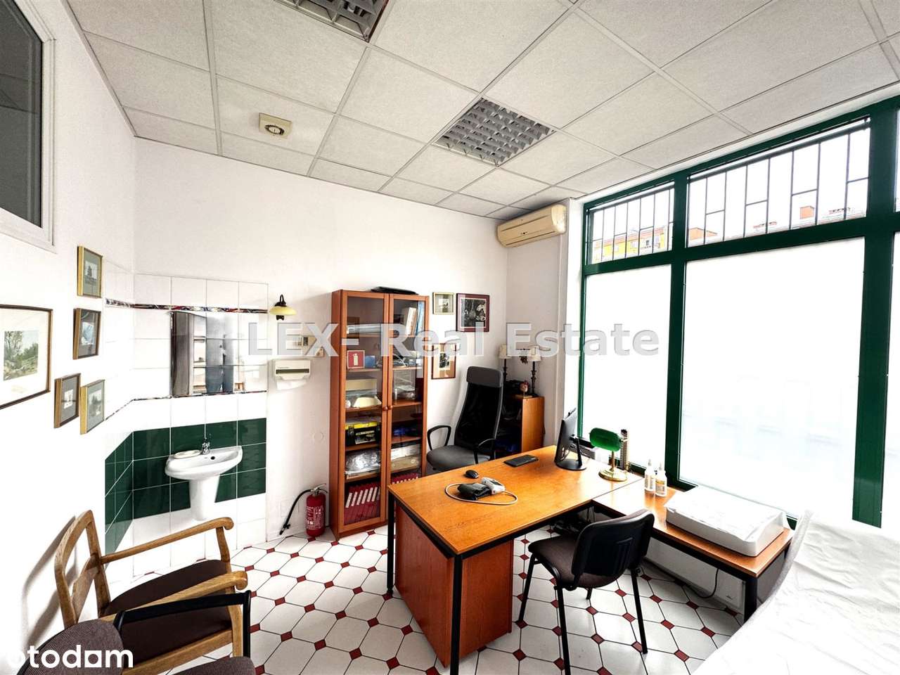 Na sprzedaż lokal użytkowy 56m przy głównej ulicy-3