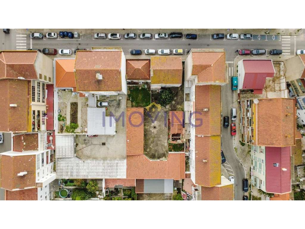 Prédio, moradia e garagens para Investimento-41