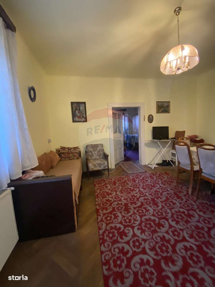 Casă cu potențial, situată pe strada Gheorghe Lazăr - Imagine principală: 3/8