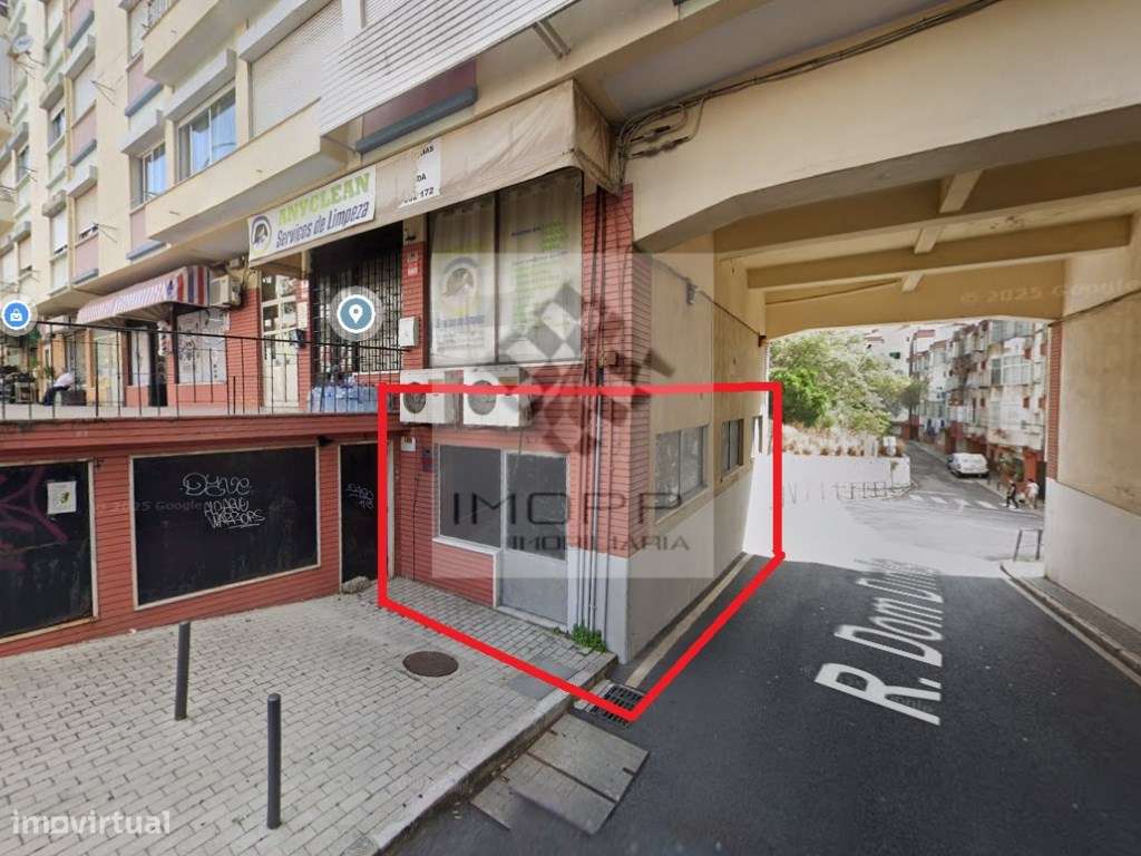 Loja com excelente localização na Reboleira-18