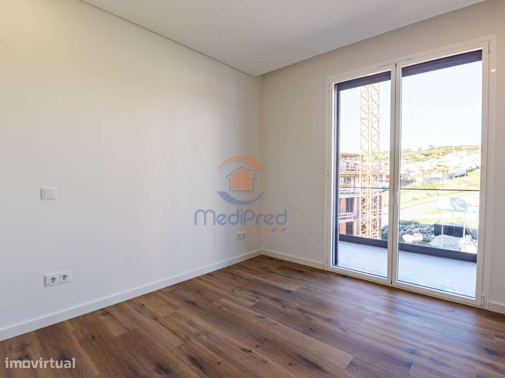 Apartamentos T2 NOVOS c/ 2 Varandas e BOX | Santo António dos Caval...-12