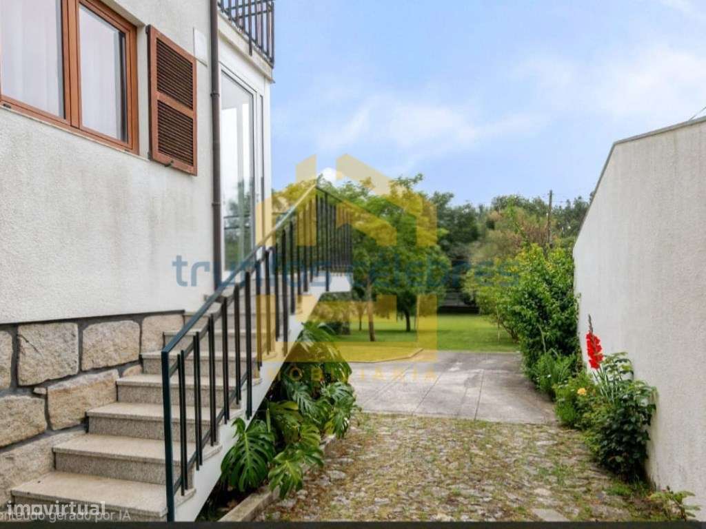 Moradia T4 de 4 Frentes Renovada inserida num lote de 1450m2 | Laún...-31