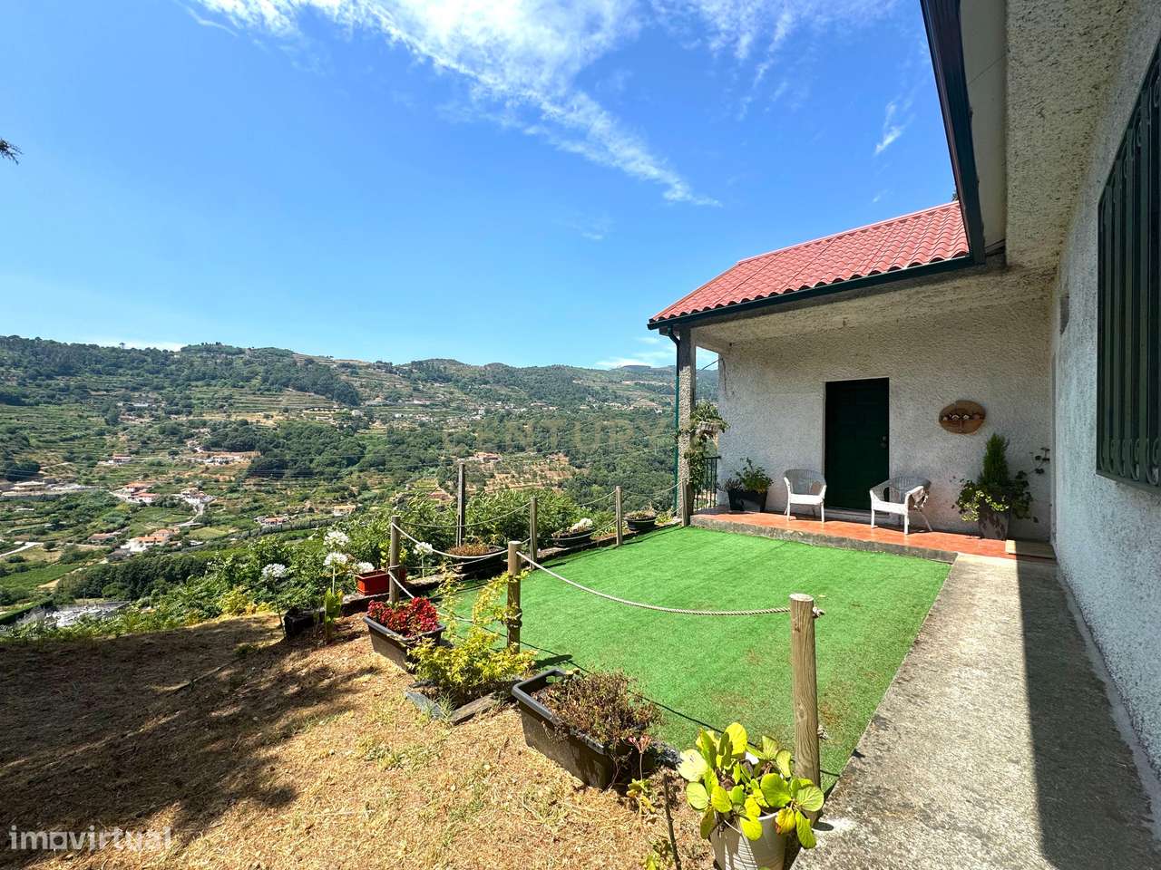 A Quinta do Ribeiral tão perto do rio Douro é uma varanda para Loivos - Grande imagem: 4/41