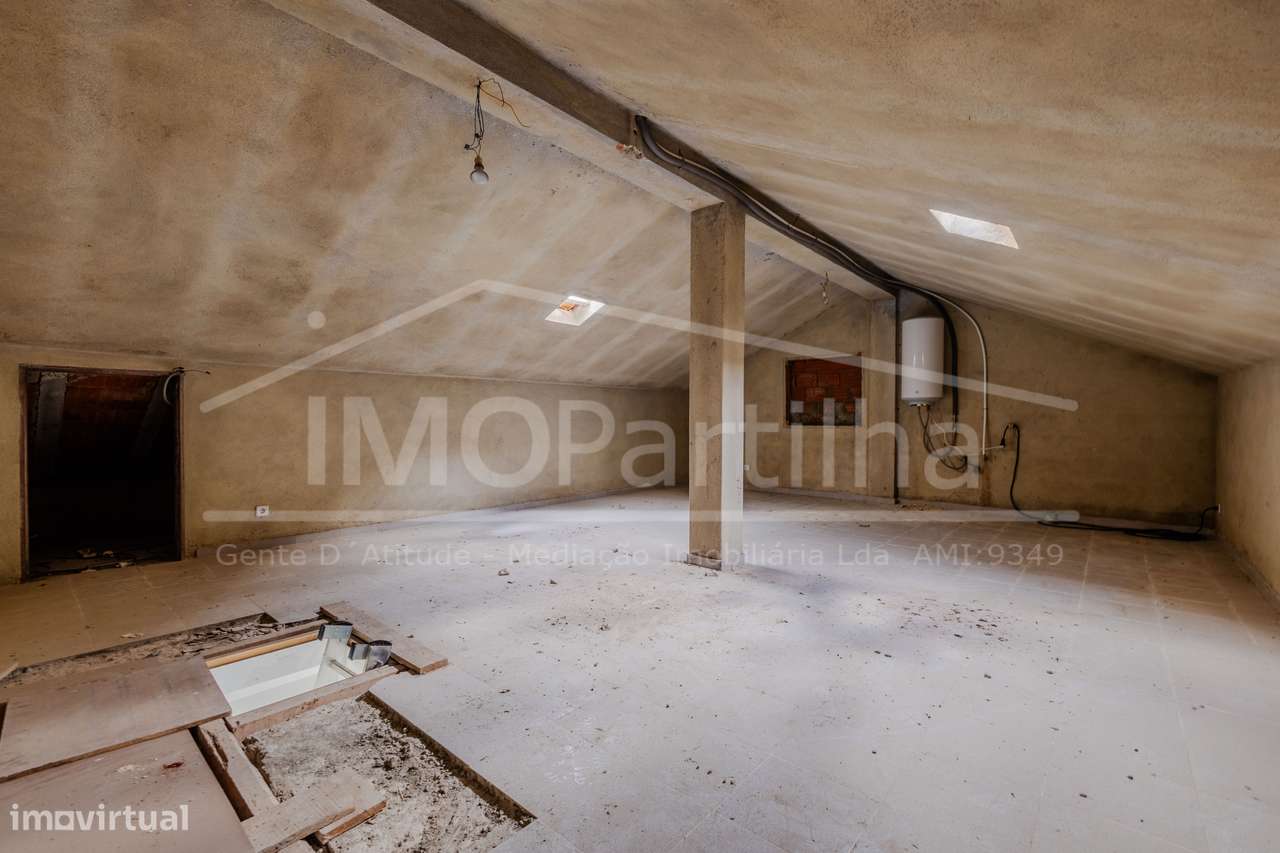 Moradia T5 Isolada com Potencial | 197 m² | São Domingos Rana-25