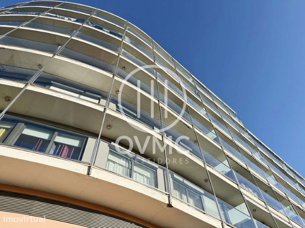 Apartamento T3 em Sesimbra com parqueamento - Vista mar e castelo-0