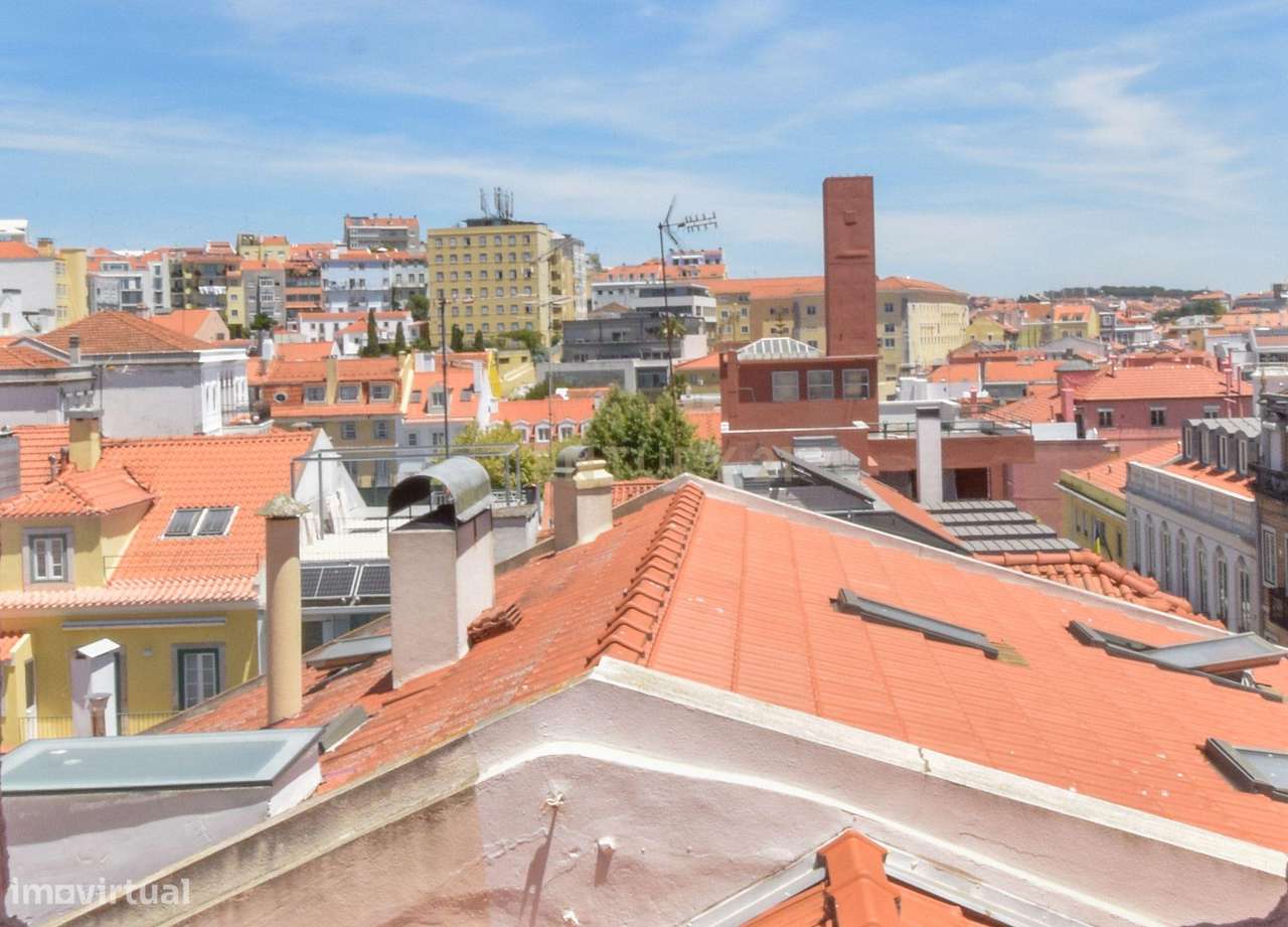 Apartamento com mezzanine e potencial de reconversão na Estrela-12