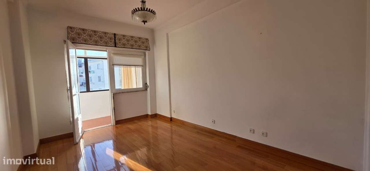 Apartamento T3, localizado na Venteira-11