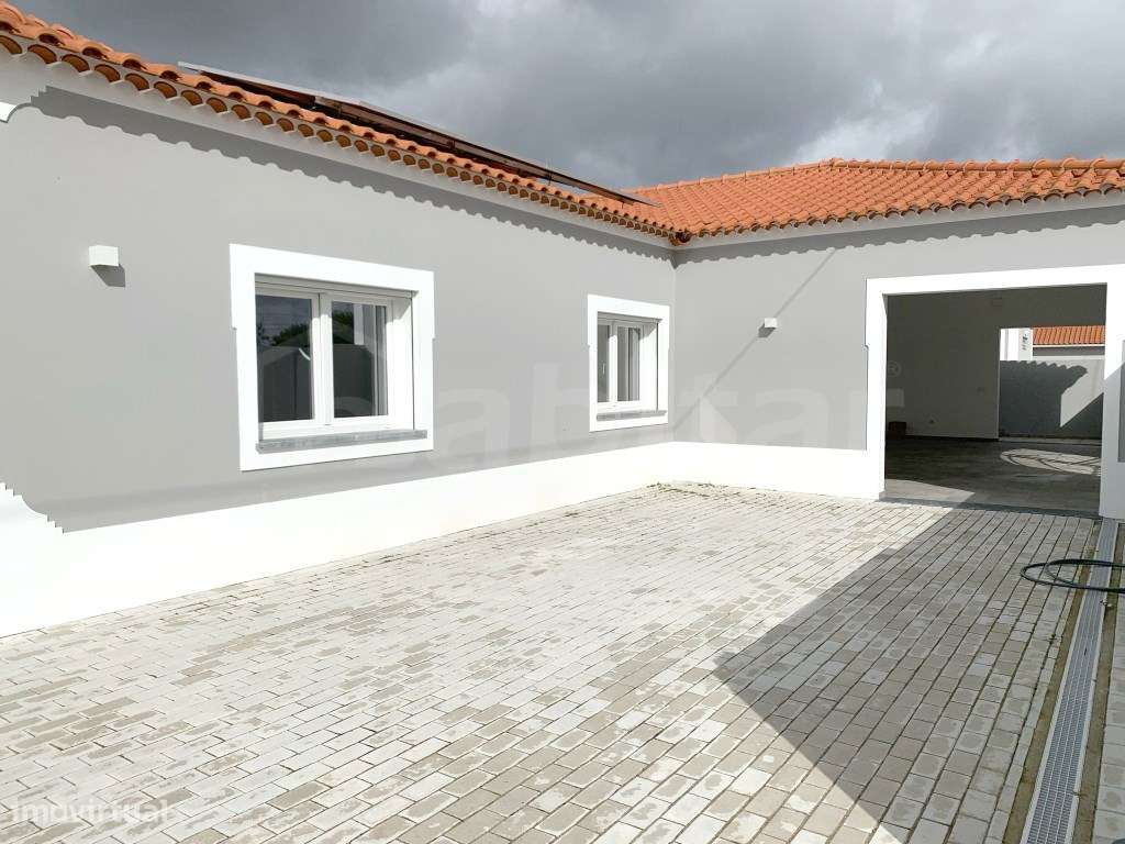 Moradia NOVA com Garagem e Piscina-20