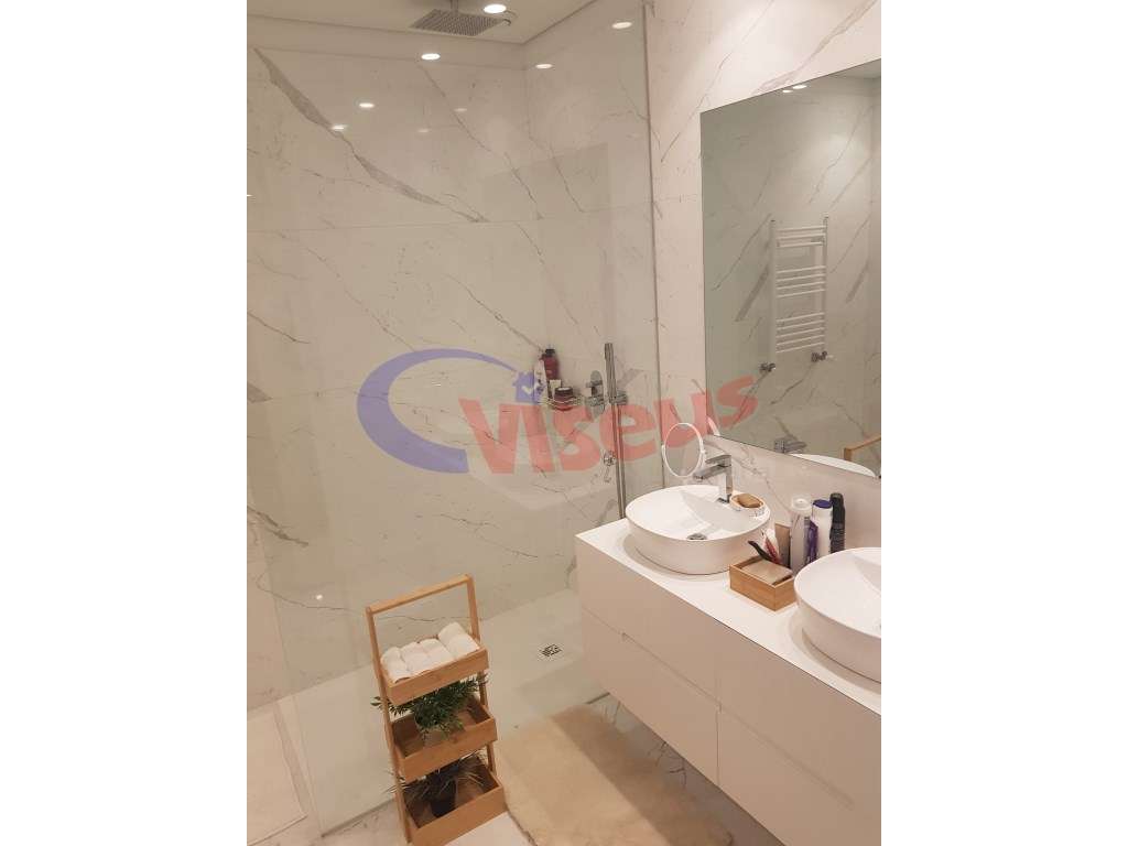 Apartamento T3 Oliveira do Douro-27