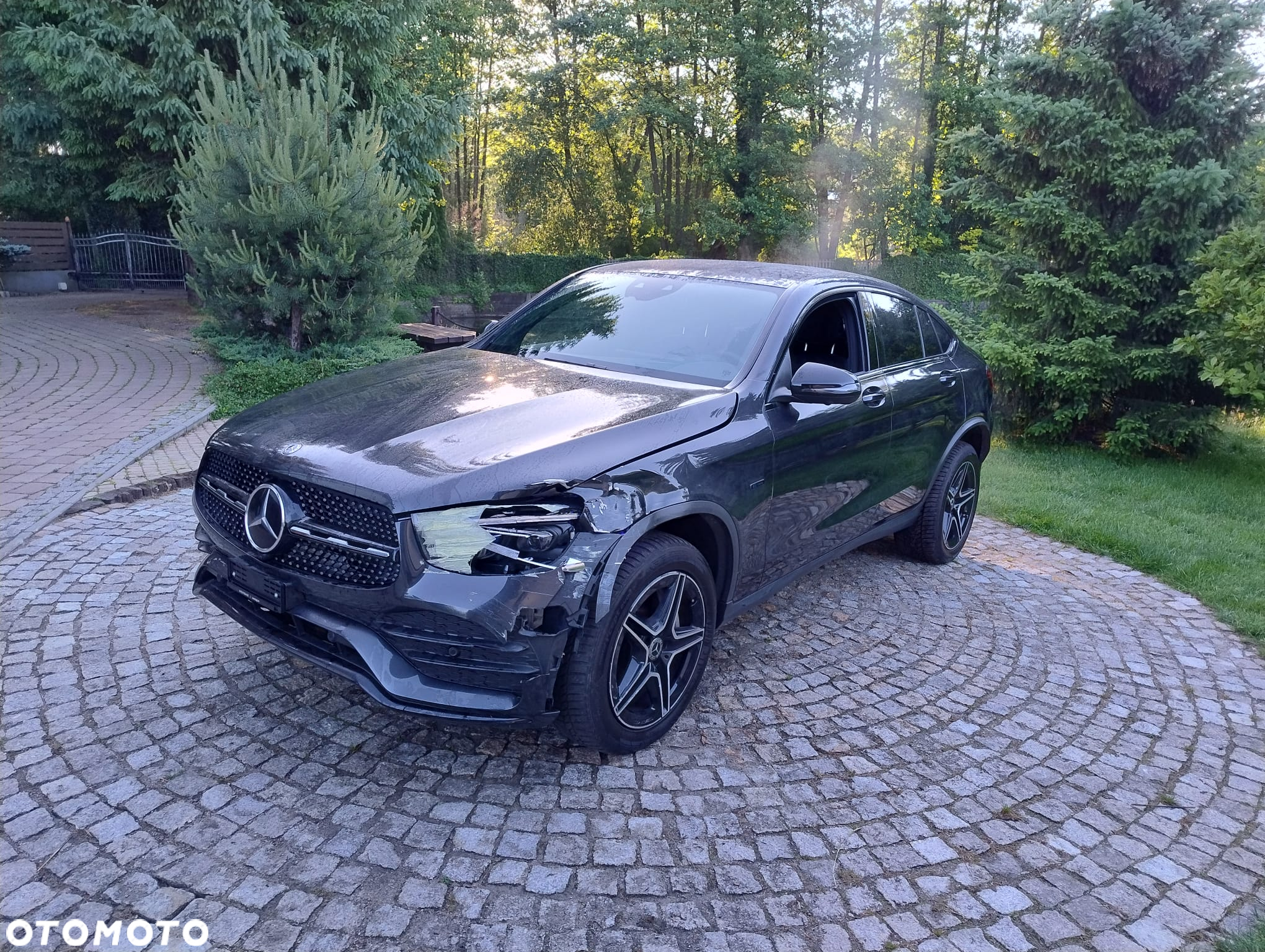 Mercedes-Benz GLC 300 e 4Matic 9G-TRONIC AMG Line - 2