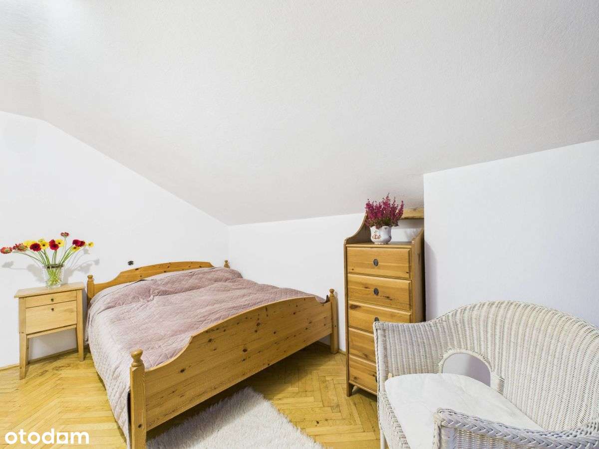 Wyjątkowy dom z garażem i przestronną działką-16