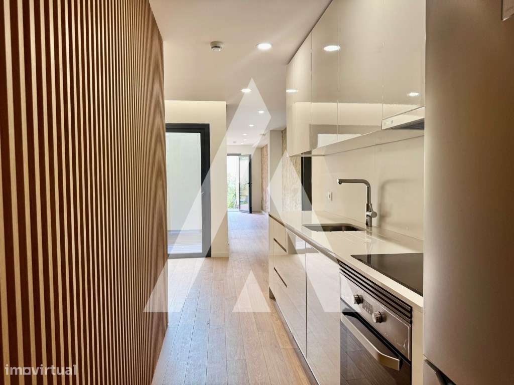 Apartamento T1 com Amplo Terraço no Centro do Porto - Grande imagem: 2/28