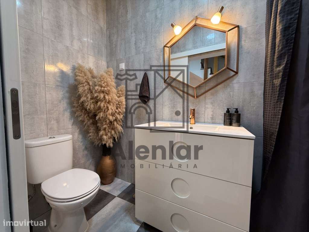 Moradia T3 como nova, no centro de Alhandra-26