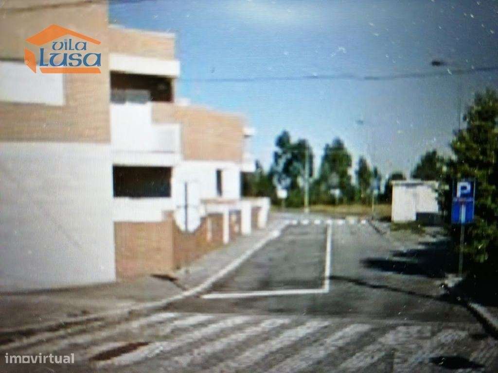 Lote para Construção em altura (cave + R/c+2) em Baguim do Monte - Grande imagem: 3/4