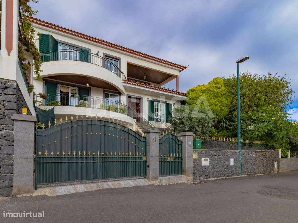 MORADIA T4 COM QUINTAL || URBANIZAÇÃO 'QUINTA DO FAIAL' (FUNCHAL)-2