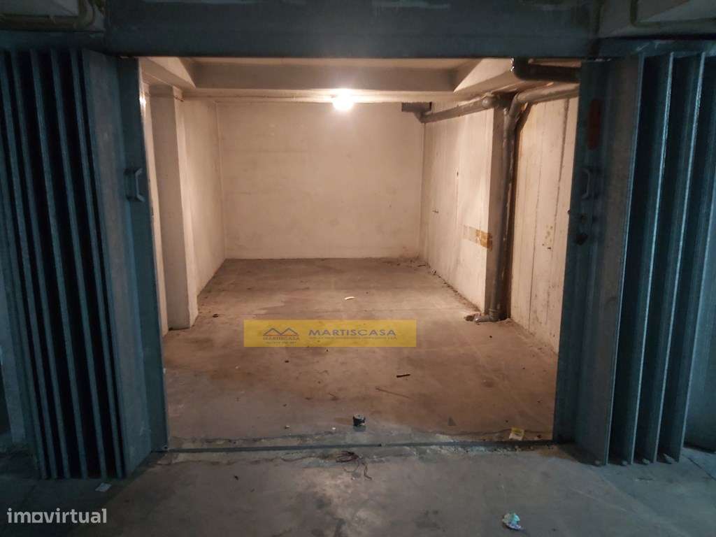 Garagem fechada c/20 m2 - Tapada das Mercês - Grande imagem: 3/7