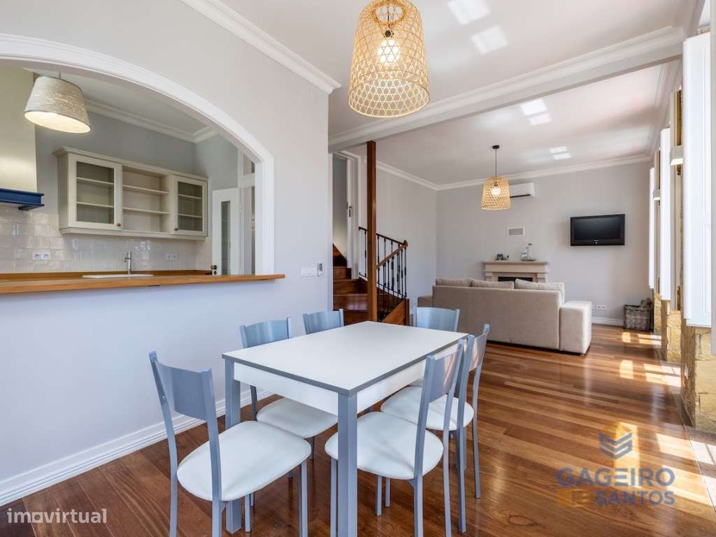 Apartamento Único com Charme Histórico e Conforto Moderno a Passos ...-10