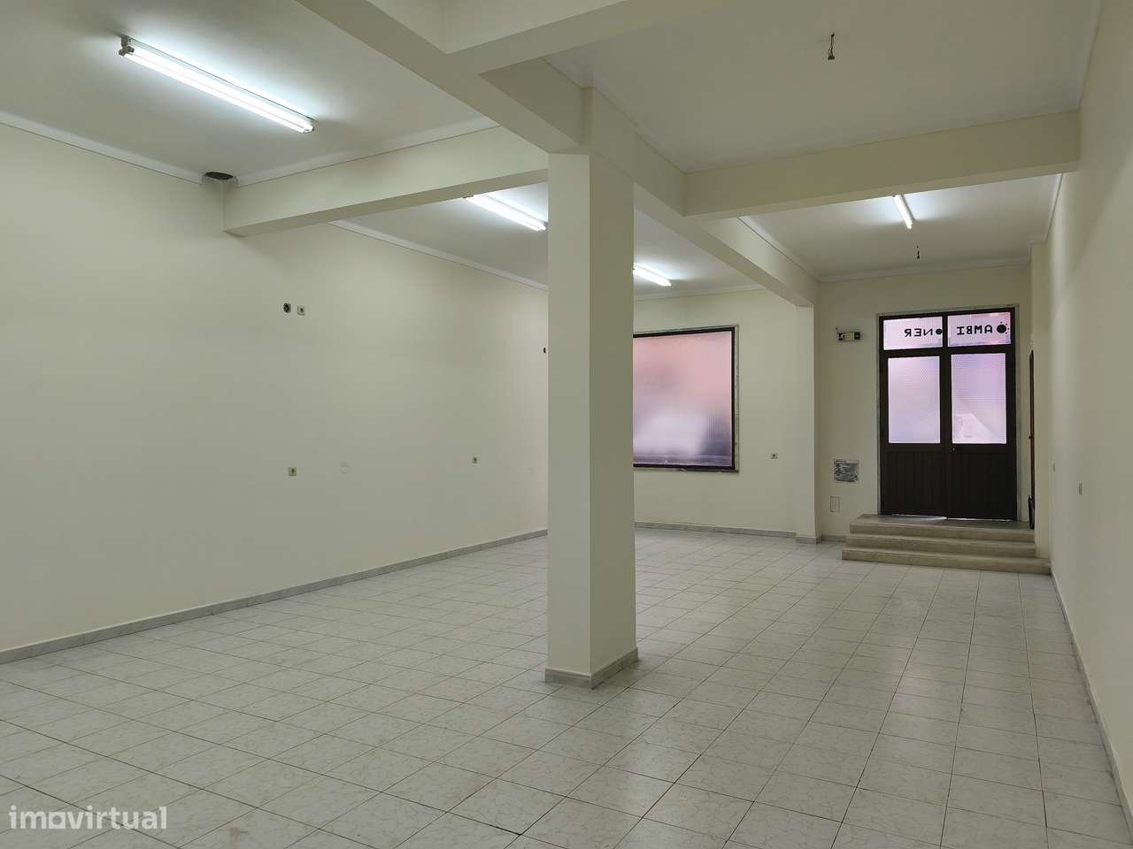 Loja no Casal do Cotão, Bem Conservada, Saída de fumos, 2 WCs, Montra.-10