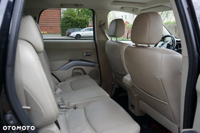 Mitsubishi Outlander 2.0 DID Instyle NAVI - 8