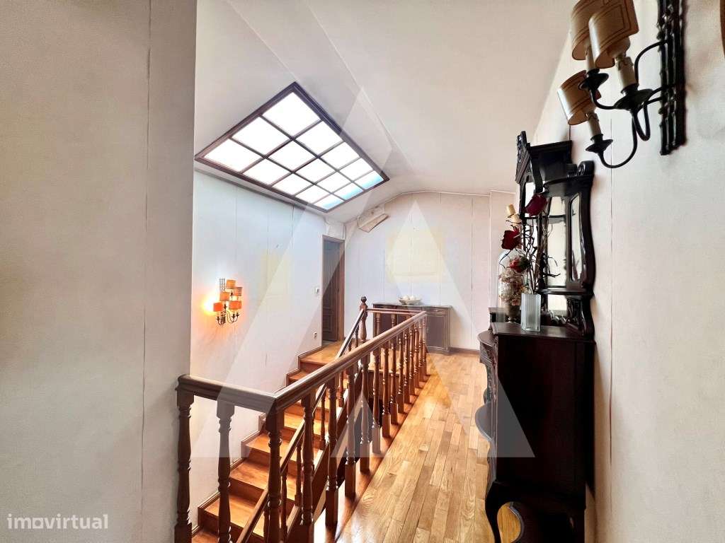 Apartamento T4 Duplex no centro de São João da Madeira-27