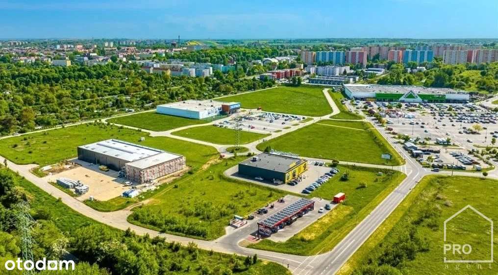 Teren inwestycyjny przy centrum handlowym Arena-11