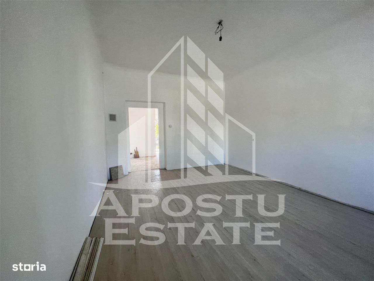 Apartament cu o camera si spatiu comercial zona Simion Barnutiu