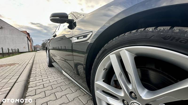 Jaguar XE 2.0 D AWD R-Sport - 2