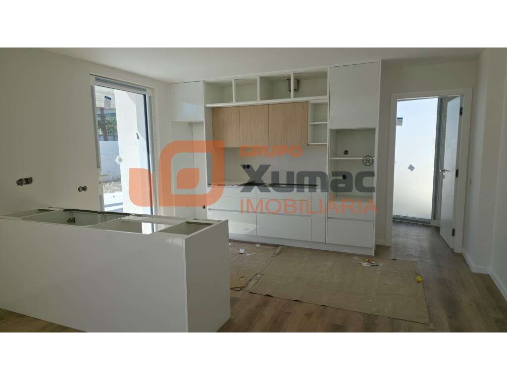 Moradia T4 Contemporânea c/ Piscina - Grande imagem: 4/45