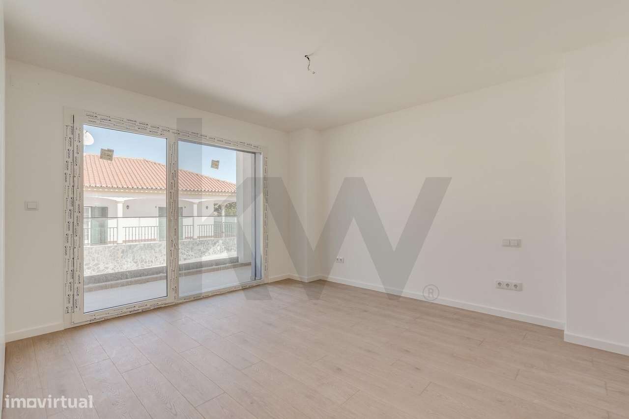 Moradia T4 (+1) em Condomínio Fechado em Cascais com jardim e piscina-33