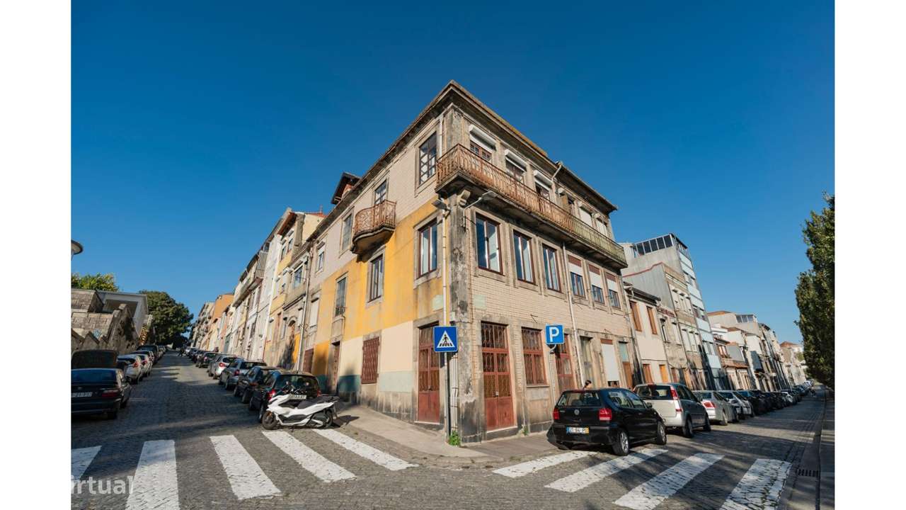 Predio Para Reabilitacao Com Vista Douro Fontainhas Porto