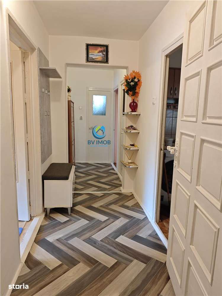 Vanzare apartament 4 camere, decomandat, zona Faget-2