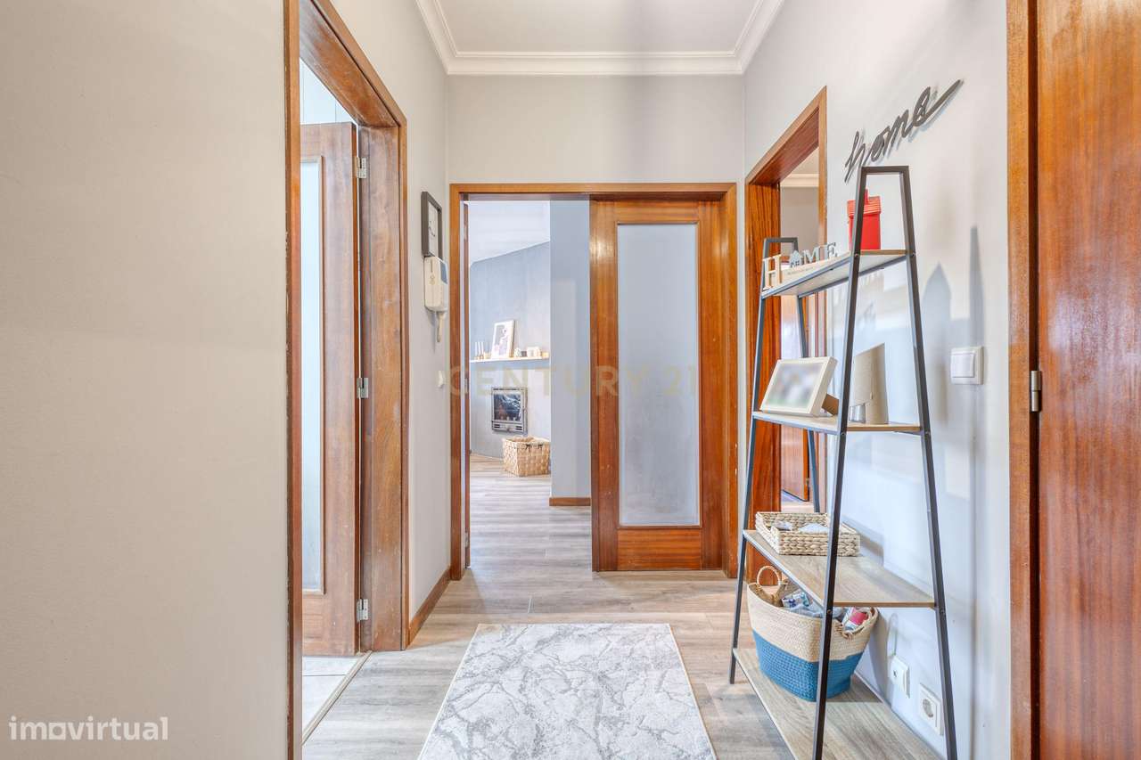 T3 com 3 varandas e Box fechada em Paredes - Grande imagem: 2/26