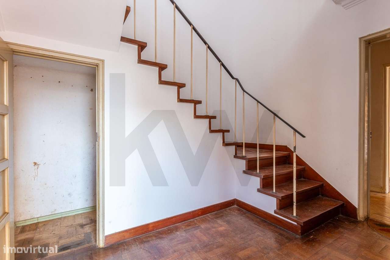 Moradia isolada para (sonhar e) remodelar | 300m2 área | Jardim à volt-5