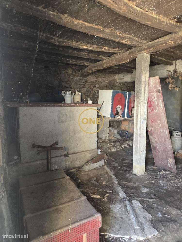 Moradia T3 isolada em ruínas para recuperar – Vista deslumbrante da - Grande imagem: 5/10