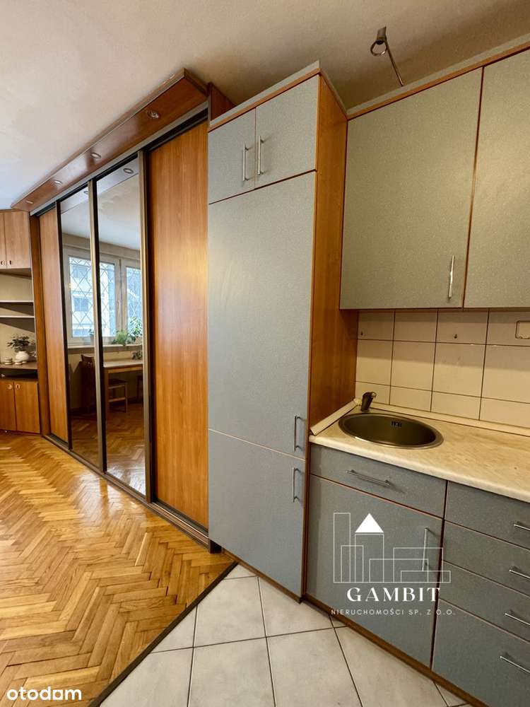 Rozkładowa kawalerka w idealnej lokalizacji-5