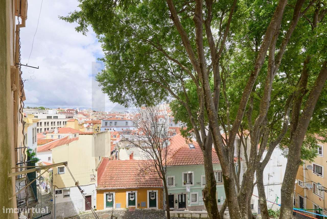 APARTAMENTO RENOVADO T1+1 JUNTO AO CASTELO SÃO JORGE-29