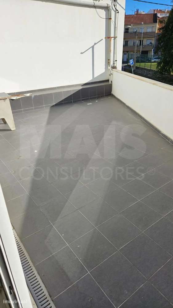 Prédio em Camarate - Grande imagem: 5/31