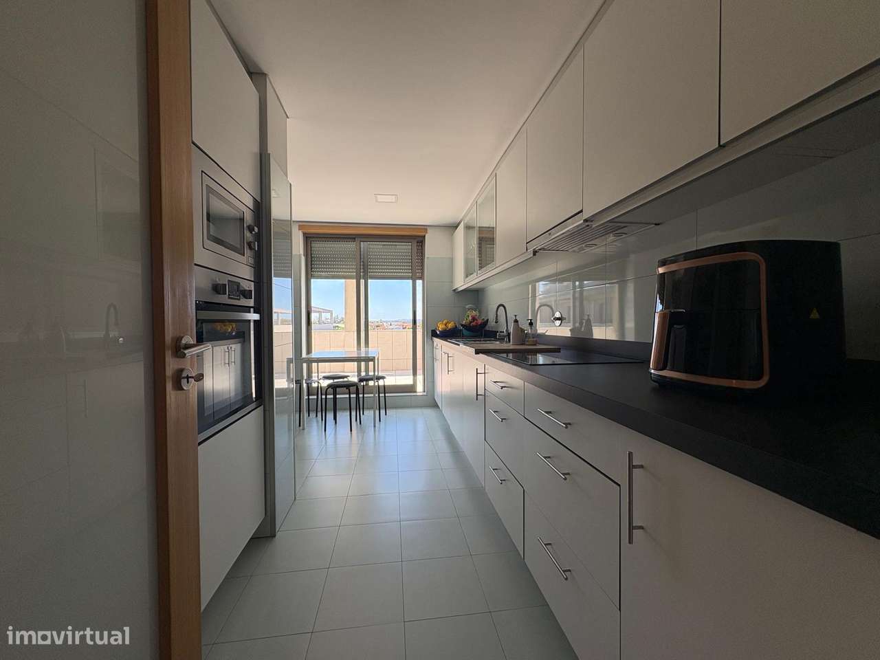 Apartamento T3 (recuado) com 56m2 de terraço, no centro da Trofa-6