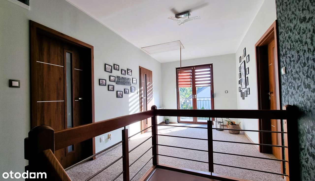 Przestronny_dom_6_pokojów_zadbany_ogród_fotowoltaika_kameralna_okolica-15