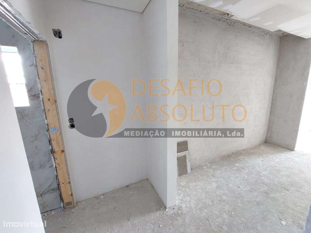 Moradia Geminada Duplex T3. Redondos, Fernão Ferro-15